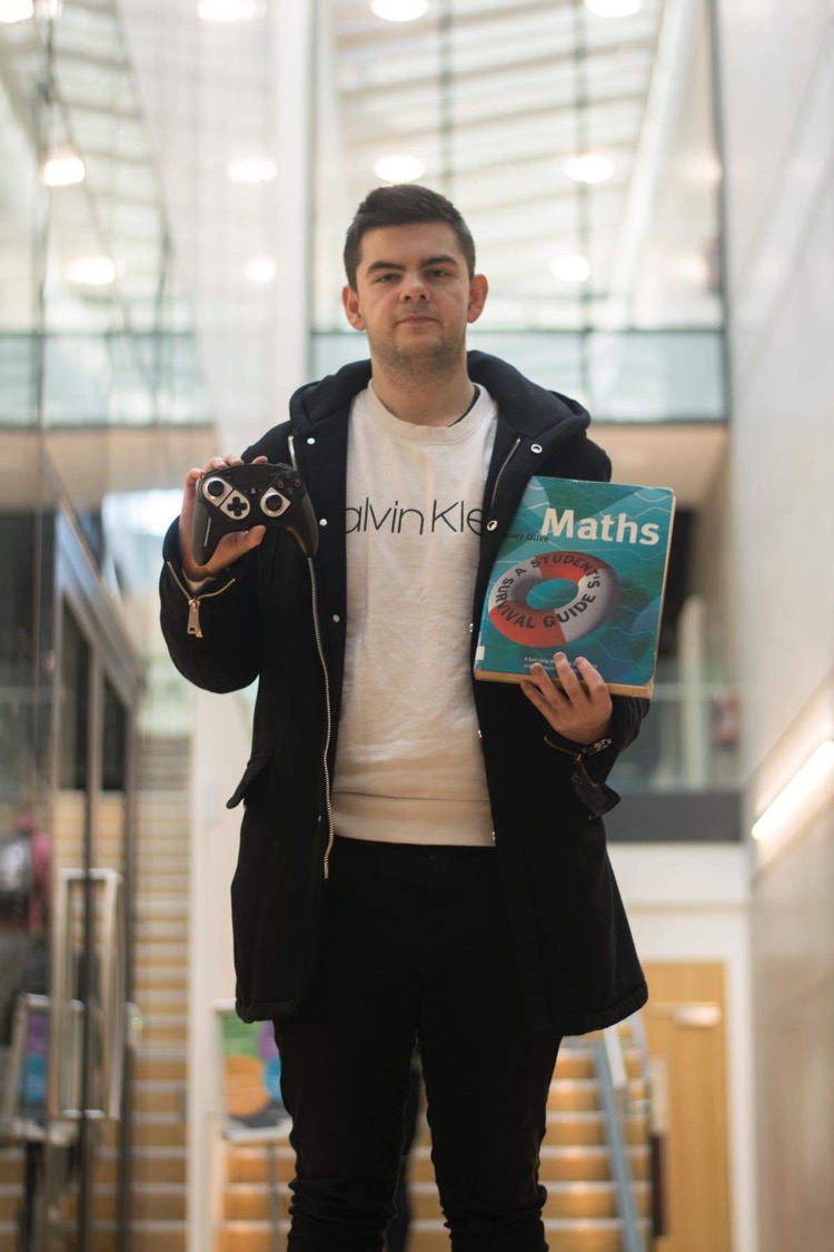 Ireland’s Number One FIFA Player Sets His Sights On Gaming Stardom After Earning His Degree